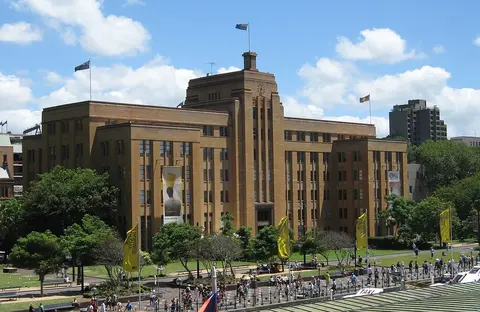 Sydney harbour art, gardens and city stories