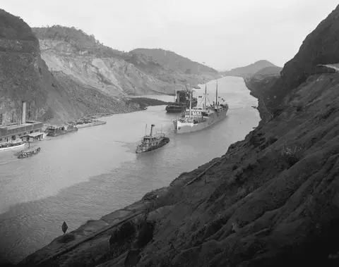 How the Panama Canal Crosses the Isthmus