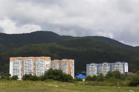 Побережье, реки и горы