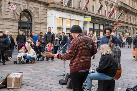Glasgow Através da Música, Teatro e Design
