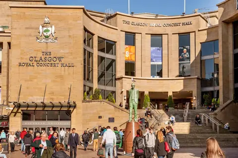Lecture de la scène musicale de Glasgow à travers ses lieux