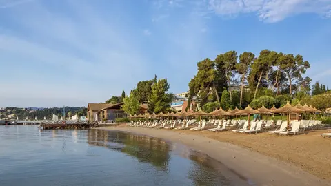Gouvia Bay: Strände und venezianische Werften