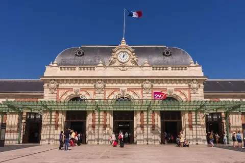 Ferrocarriles, Montecarlo y Visitantes Reales · 2