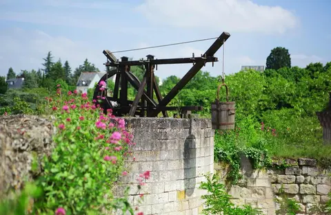 Warum war Château de Chinon eine Festung? · 2