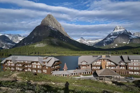 De nombreux lacs et sentiers de glace