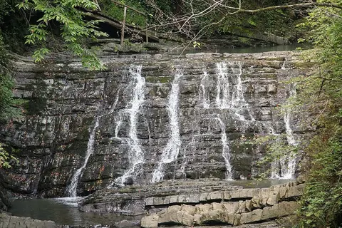 Zmeyka Wasserfall Trail