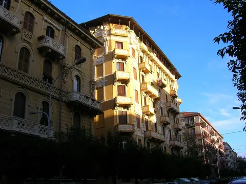 Calles de La Spezia al paseo marítimo