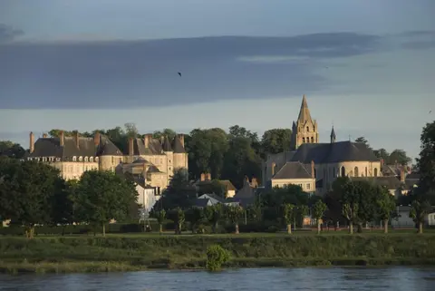 Comment Meung-sur-Loire a-t-il servi les évêques, les soldats et les prisonniers? · 2