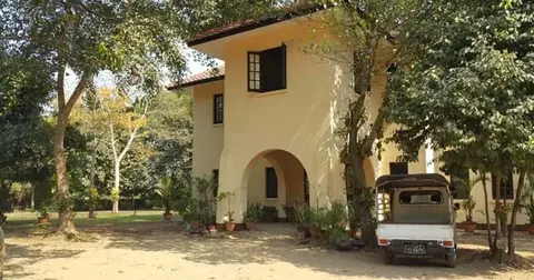 Ты Thant House