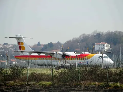 Arrivée par avion à Saint-Sébastien · 2