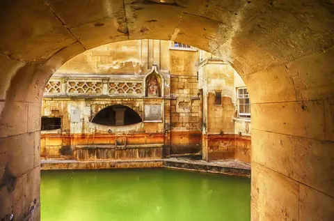 Bath 聖なる泉からイギリスのジョージ王時代の都市へ · 2