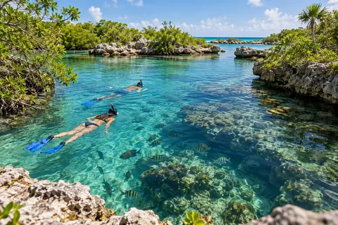 Lagoa, costa e caverna de Akumal