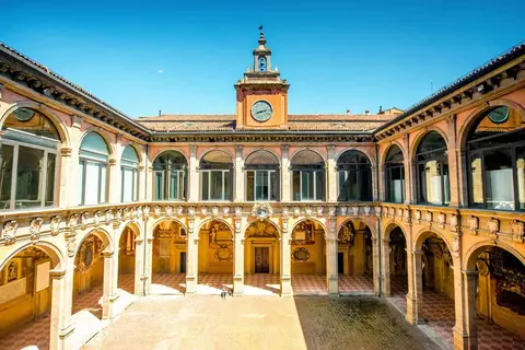 Biblioteca Municipal de Archiginnasio · 2